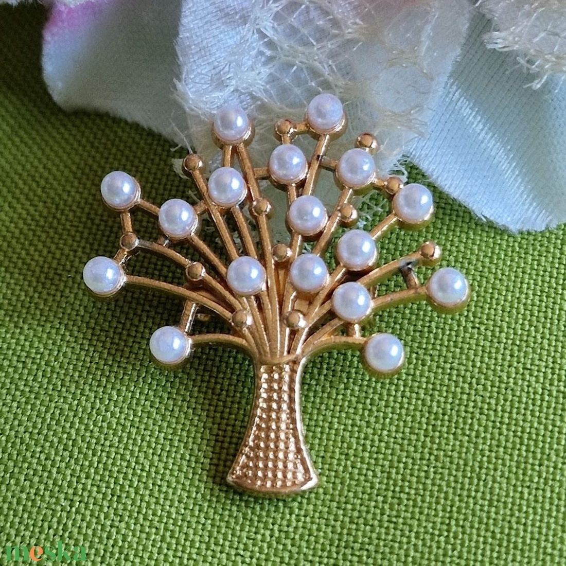 Bross, kitűző BRO359 - Gyöngyös fa melltű 33x33mm - ékszer - kitűző és bross - kitűző - Meska.hu Bross, kitűző BRO359 - Gyöngyös fa melltű 33x33mm - ékszer - kitűző és bross - kitűző - Meska.hu