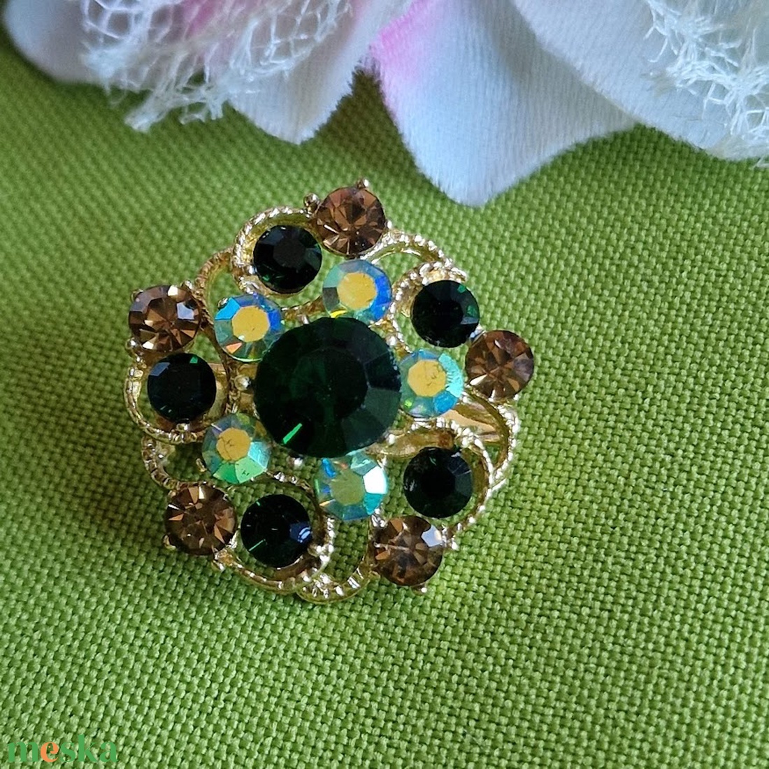Kitűző, bross BRO357 - Zöld köves melltű 23mm - ékszer - kitűző és bross - kitűző - Meska.hu Kitűző, bross BRO357 - Zöld köves melltű 23mm - ékszer - kitűző és bross - kitűző - Meska.hu