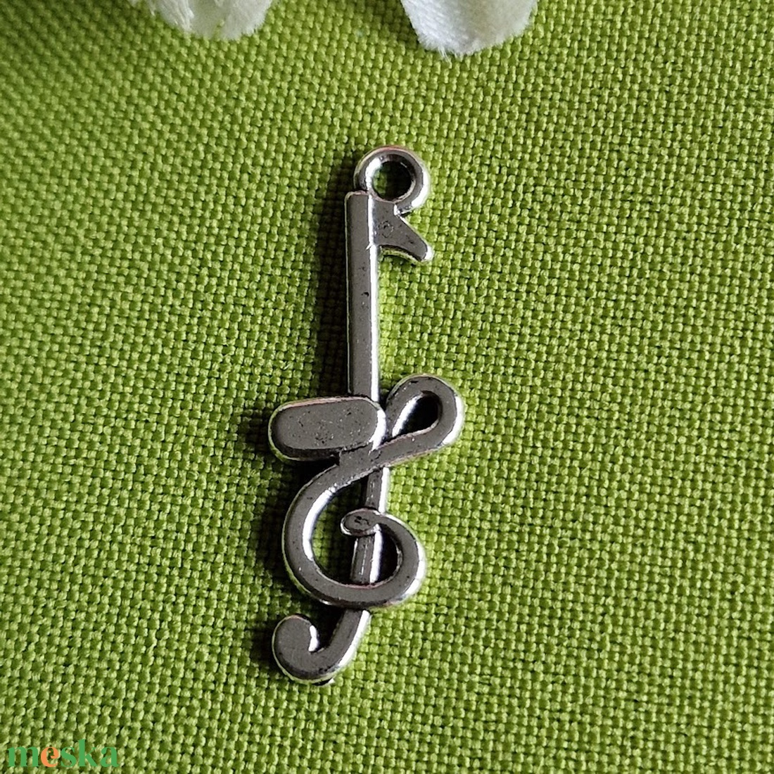 MED100 - Ezüst színű zenész medál 12x33mm 1. hangjegy és violinkulcs - kellékek & szerszámok - ékszerkellék - charmok - Meska.hu MED100 - Ezüst színű zenész medál 12x33mm 1. hangjegy és violinkulcs - kellékek & szerszámok - ékszerkellék - charmok - Meska.hu