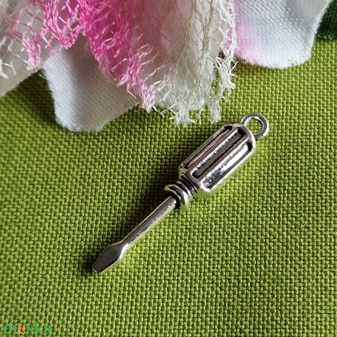 MED116 - Ezüst színű barkács medál 31x7mm - csavarhúzó - kellékek & szerszámok - ékszerkellék - charmok - Meska.hu MED116 - Ezüst színű barkács medál 31x7mm - csavarhúzó - kellékek & szerszámok - ékszerkellék - charmok - Meska.hu