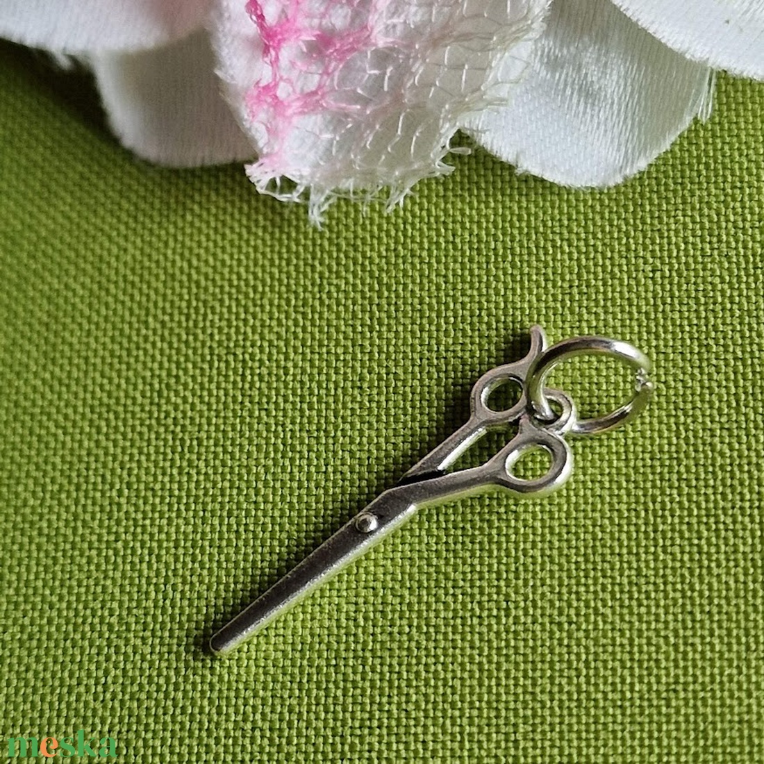 MED35 - Ezüst színű fodrász medál 10x30mm - Olló - kellékek & szerszámok - ékszerkellék - charmok - Meska.hu MED35 - Ezüst színű fodrász medál 10x30mm - Olló - kellékek & szerszámok - ékszerkellék - charmok - Meska.hu