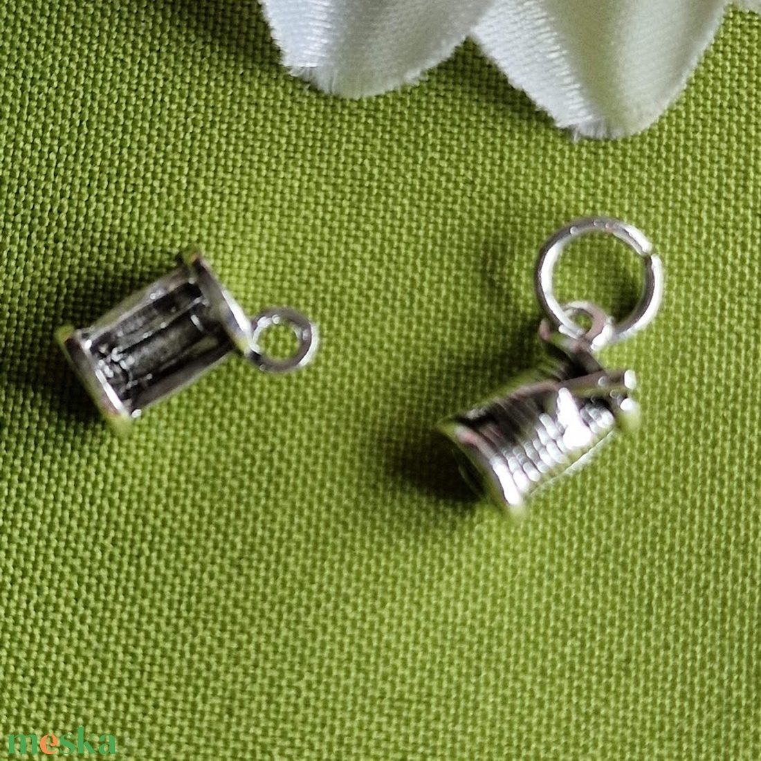 MED42 - Ezüst színű szabó-varró medál 12x8mm spulni, orsótok - kellékek & szerszámok - ékszerkellék - charmok - Meska.hu MED42 - Ezüst színű szabó-varró medál 12x8mm spulni, orsótok - kellékek & szerszámok - ékszerkellék - charmok - Meska.hu
