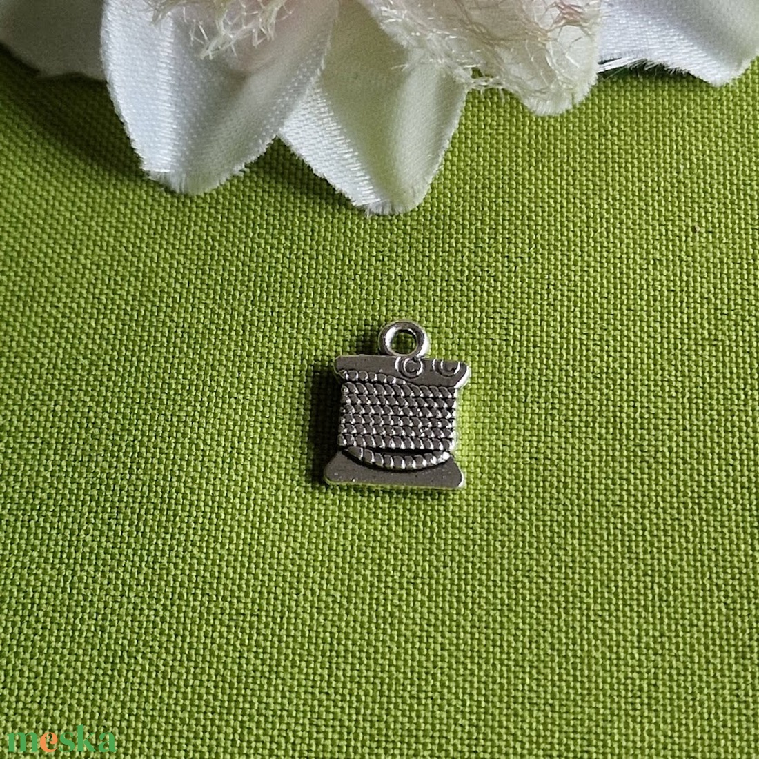 MED45 - Ezüst színű szabó-varró medál 12x15mm orsó, cérna - kellékek & szerszámok - ékszerkellék - charmok - Meska.hu MED45 - Ezüst színű szabó-varró medál 12x15mm orsó, cérna - kellékek & szerszámok - ékszerkellék - charmok - Meska.hu