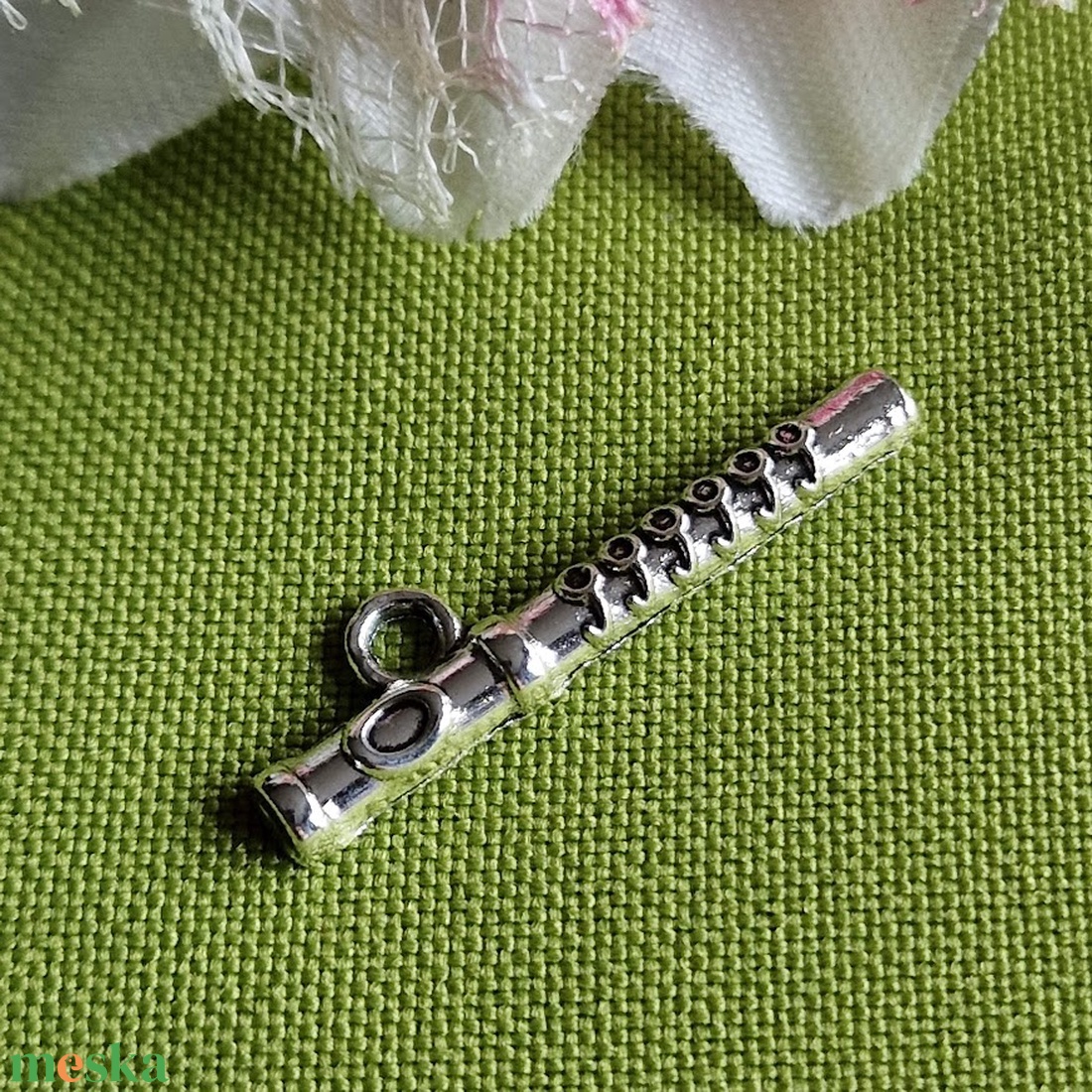 MED96 - Ezüst színű zenész medál 29x7mm fuvola - kellékek & szerszámok - ékszerkellék - charmok - Meska.hu MED96 - Ezüst színű zenész medál 29x7mm fuvola - kellékek & szerszámok - ékszerkellék - charmok - Meska.hu