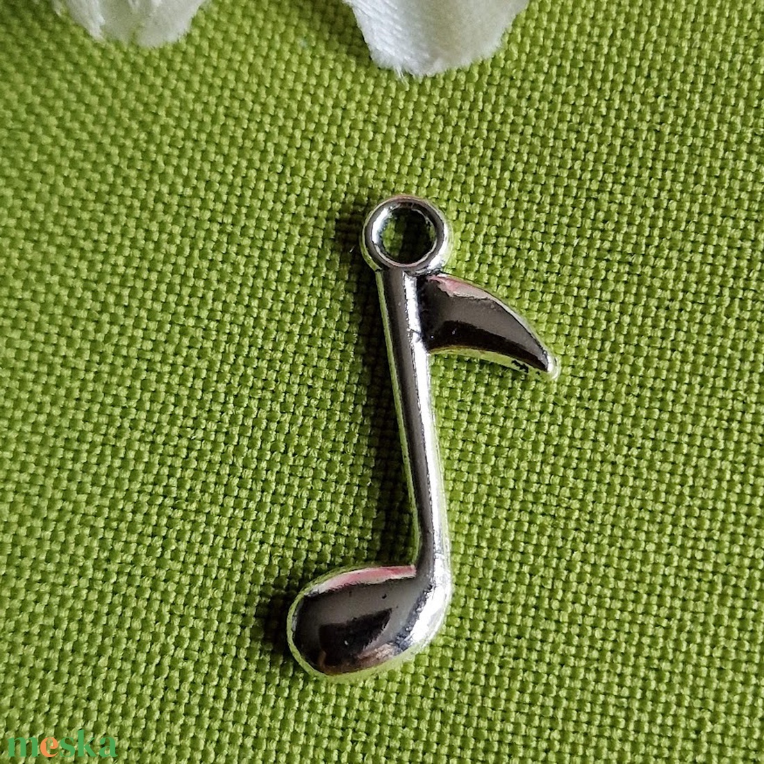 MED99 - Ezüst színű zenész medál 16x25mm egész hangjegy - kellékek & szerszámok - ékszerkellék - charmok - Meska.hu MED99 - Ezüst színű zenész medál 16x25mm egész hangjegy - kellékek & szerszámok - ékszerkellék - charmok - Meska.hu