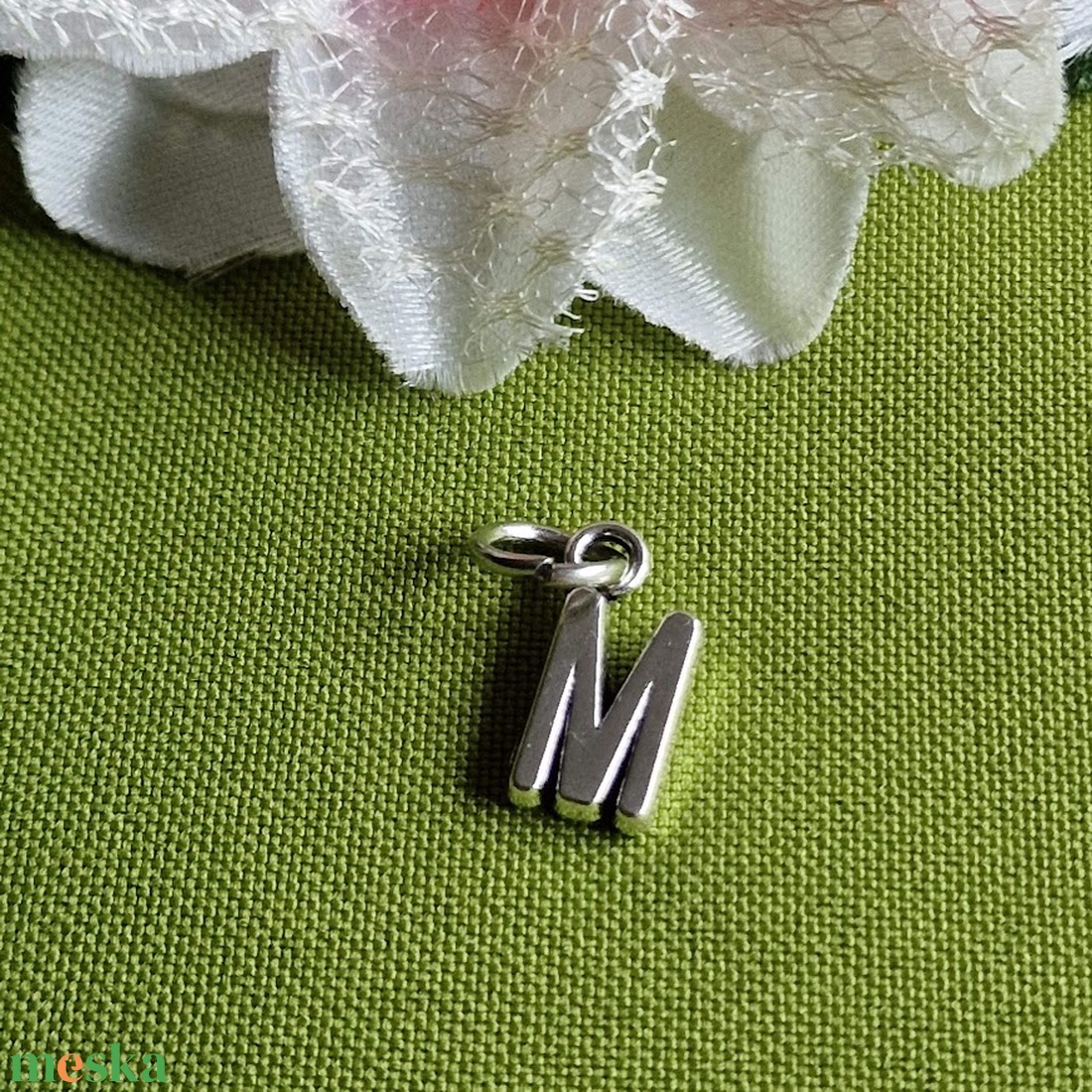 MED55 - Ezüst színű M betű medál 8x16mm - kellékek & szerszámok - ékszerkellék - charmok - Meska.hu