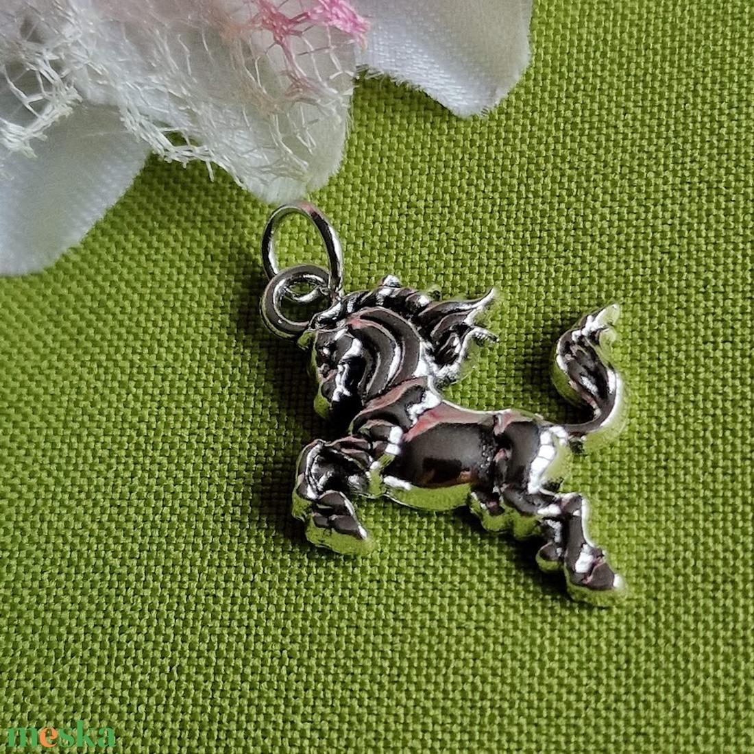 MED80 - Ezüst színű lovas, cowboly medál 10x30mm - LÓ, paci - kellékek & szerszámok - ékszerkellék - charmok - Meska.hu MED80 - Ezüst színű lovas, cowboly medál 10x30mm - LÓ, paci - kellékek & szerszámok - ékszerkellék - charmok - Meska.hu