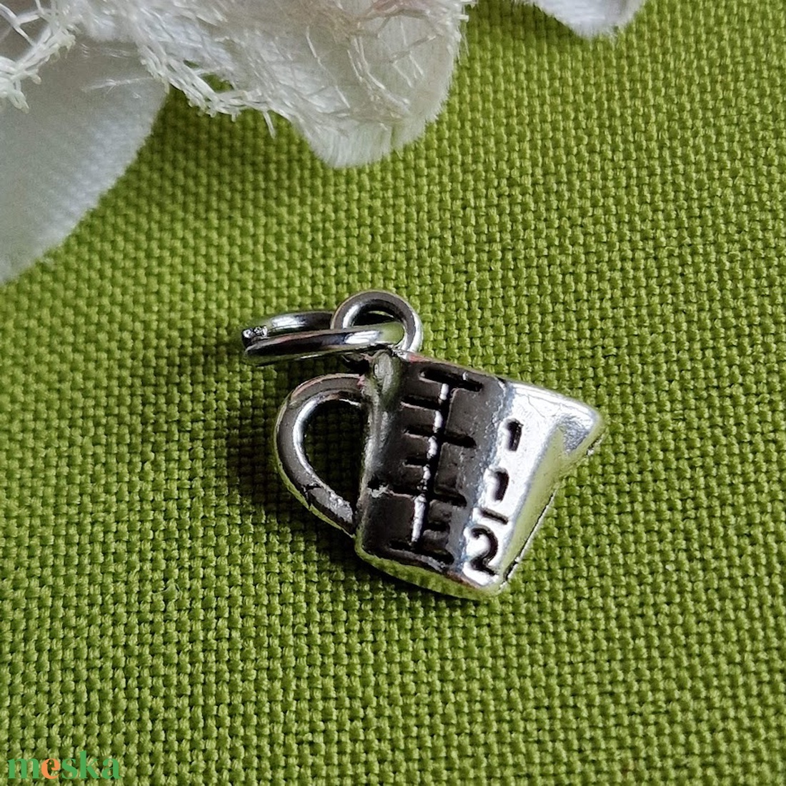 MED81 - Ezüst színű cukrász medál 15x13mm - mérőpohár - kellékek & szerszámok - ékszerkellék - charmok - Meska.hu MED81 - Ezüst színű cukrász medál 15x13mm - mérőpohár - kellékek & szerszámok - ékszerkellék - charmok - Meska.hu
