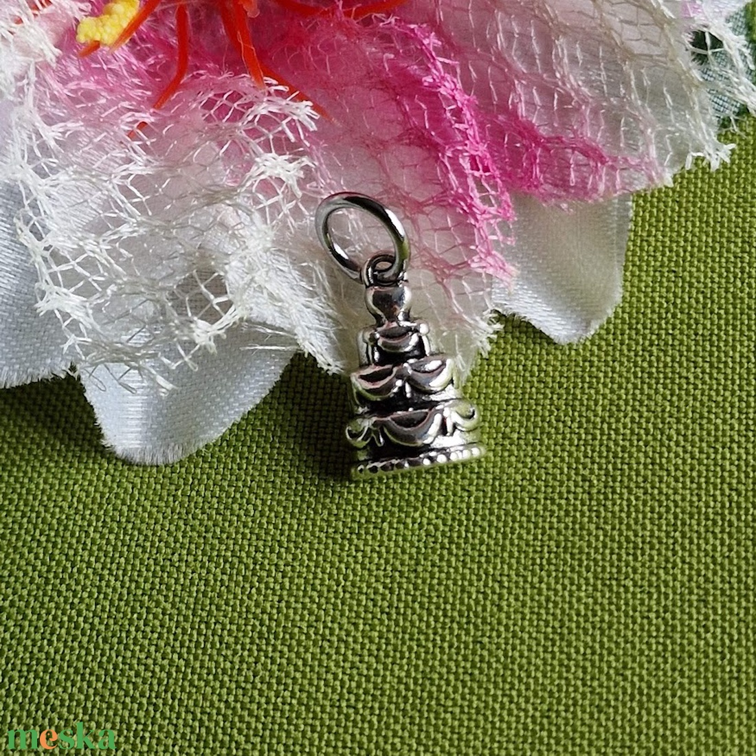 MED83 - Ezüst színű cukrász medál 11x19mm - torta - kellékek & szerszámok - ékszerkellék - charmok - Meska.hu MED83 - Ezüst színű cukrász medál 11x19mm - torta - kellékek & szerszámok - ékszerkellék - charmok - Meska.hu