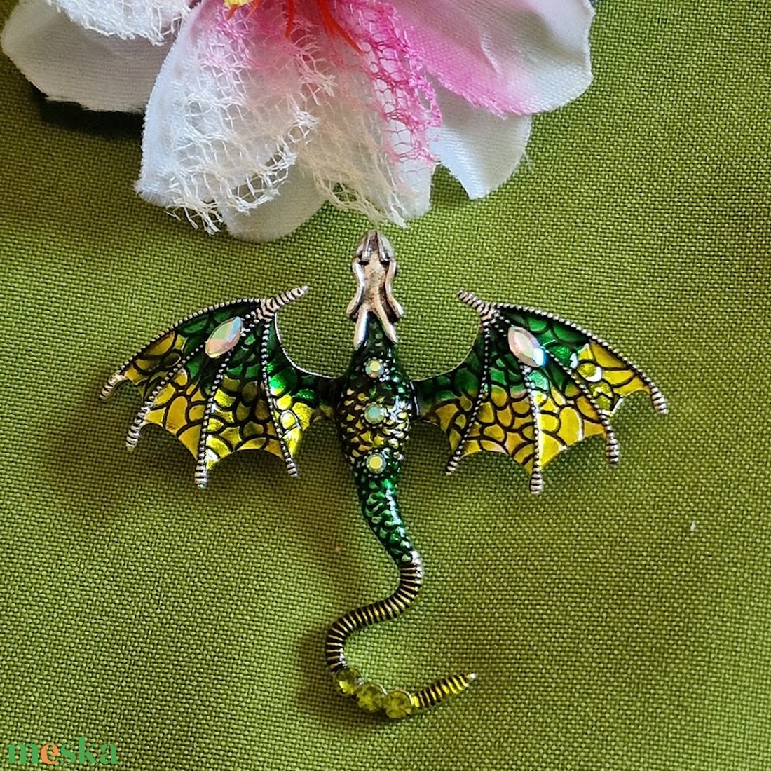 Kitűző, bross BRO269/B - Tűzzománcos zöld és kék repülő sárkány kb. 75x65mm - ékszer - kitűző és bross - kitűző - Meska.hu Kitűző, bross BRO269/B - Tűzzománcos zöld és kék repülő sárkány kb. 75x65mm - ékszer - kitűző és bross - kitűző - Meska.hu