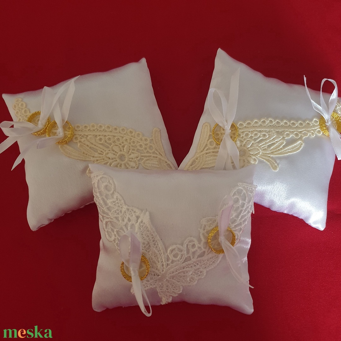 ESKÜVŐ GYP28 - Hófehér színű gyűrűpárna csipke rátéttel kb. 13x13cm - esküvő - kiegészítők - gyűrűtartó & gyűrűpárna - Meska.hu ESKÜVŐ GYP28 - Hófehér színű gyűrűpárna csipke rátéttel kb. 13x13cm - esküvő - kiegészítők - gyűrűtartó & gyűrűpárna - Meska.hu