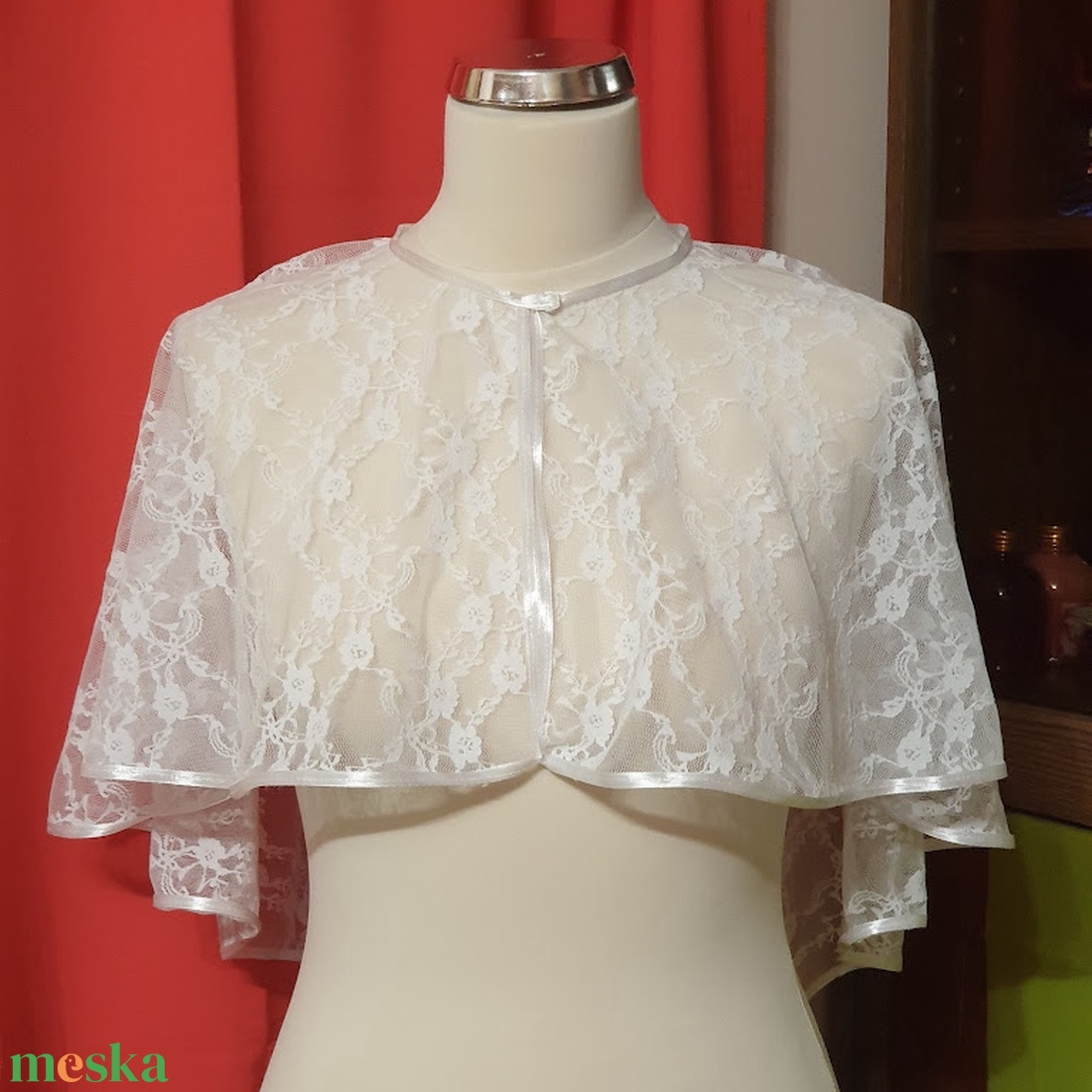 ESKÜVŐ BOL21 - Elegáns hófehér színű csipke boleró, pelerin - esküvő - kiegészítők - bolero és válltakaró - Meska.hu ESKÜVŐ BOL21 - Elegáns hófehér színű csipke boleró, pelerin - esküvő - kiegészítők - bolero és válltakaró - Meska.hu