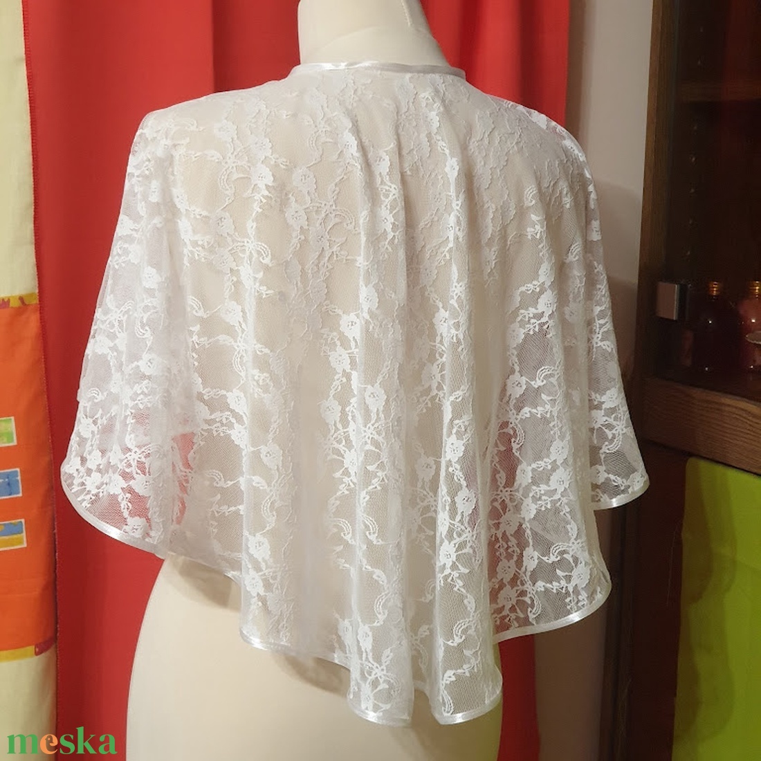 ESKÜVŐ BOL21 - Elegáns hófehér színű csipke boleró, pelerin - esküvő - kiegészítők - bolero és válltakaró - Meska.hu ESKÜVŐ BOL21 - Elegáns hófehér színű csipke boleró, pelerin - esküvő - kiegészítők - bolero és válltakaró - Meska.hu