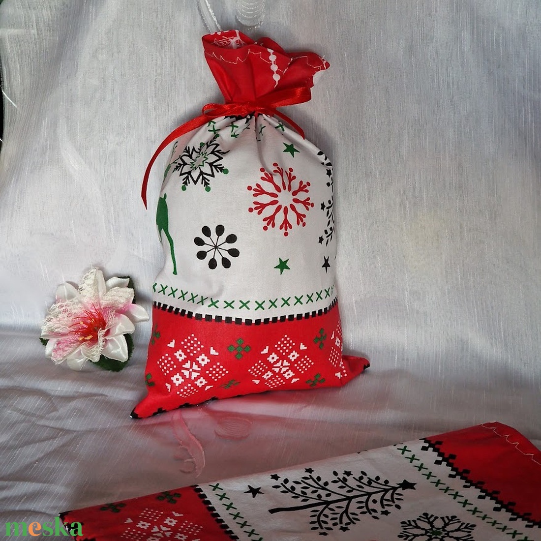 DCS50B - Karácsonyi fenyőfa, rénszarvas mintás mikulás zsák, textil ajándéktasak - piros - karácsony - mikulás - mikulás zsák - Meska.hu