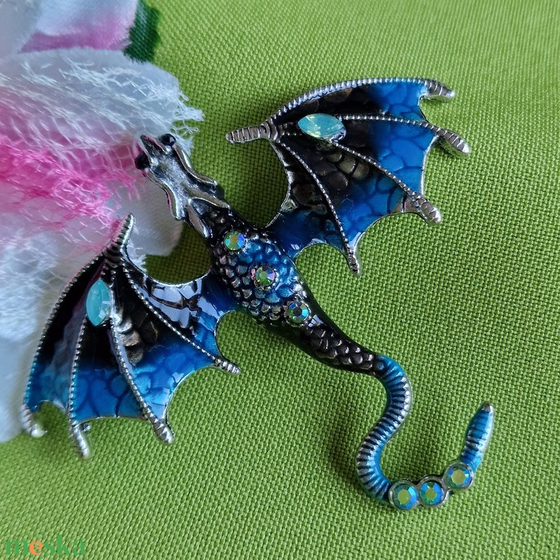 Kitűző, bross BRO269/B/G/E - Tűzzománcos repülő sárkány kb. 75x65mm - több színben - ékszer - kitűző és bross - Meska.hu