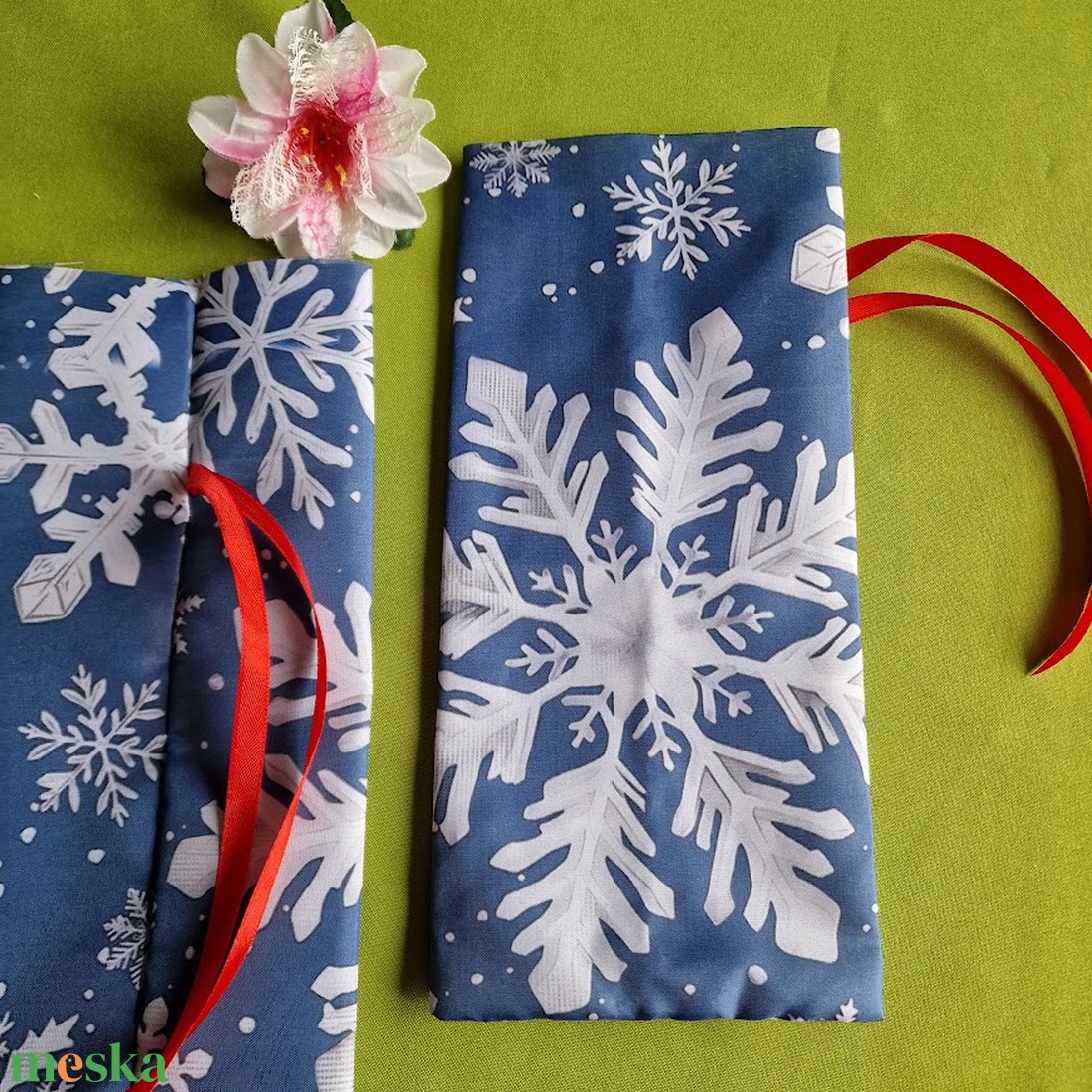 DCS121 - Hópehely mintás kék alapú textil ajándéktasak, mikulás zsák, bortartó, pezsgő csomagoló - karácsony - mikulás - mikulás zsák - Meska.hu