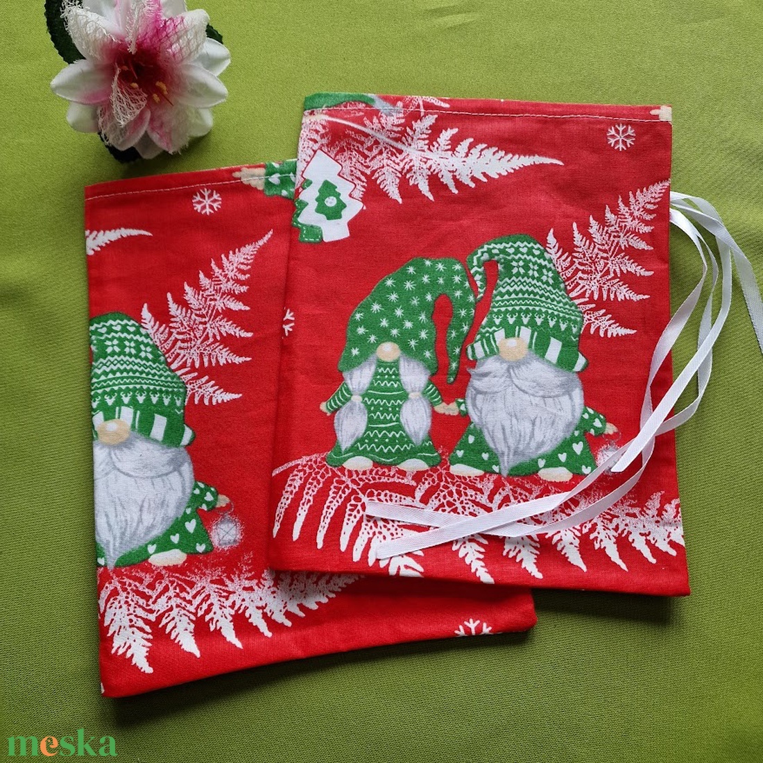 DCS127/128 - Manó és páfrány mintás mikulás zsák, textil ajándéktasak - piros és zöld alap - karácsony - karácsonyi ajándékozás - karácsonyi ajándékcsomagolás - Meska.hu