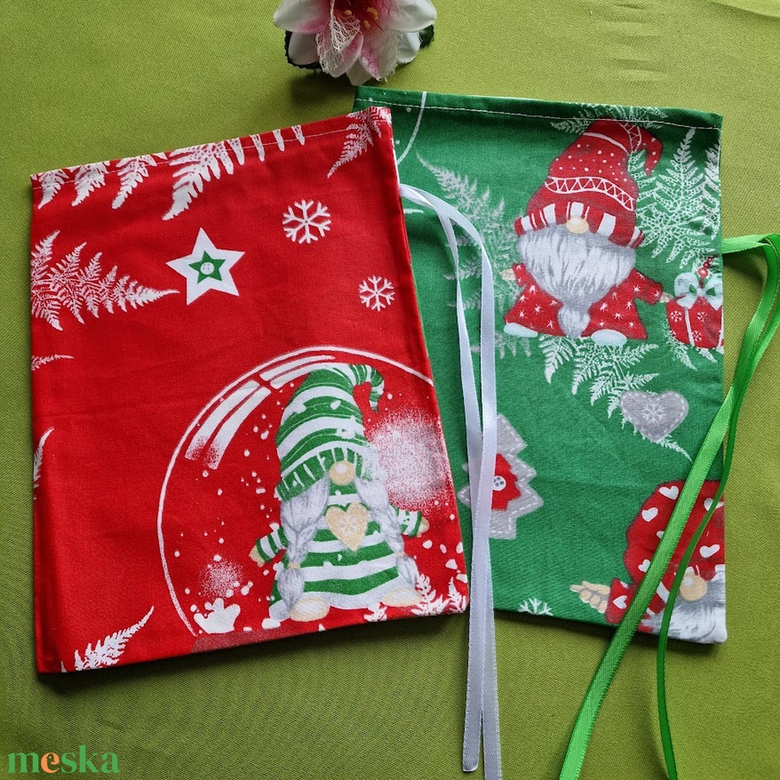 DCS127/128 - Manó és páfrány mintás mikulás zsák, textil ajándéktasak - piros és zöld alap - karácsony - karácsonyi ajándékozás - karácsonyi ajándékcsomagolás - Meska.hu