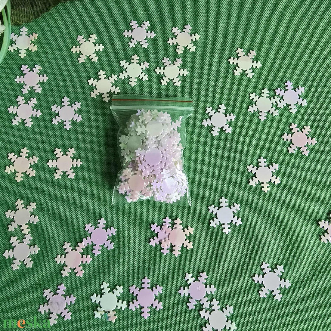 DEK88 - 100db-os Karácsonyi hópehely konfetti AB színű - karácsony - karácsonyi lakásdekoráció - karácsonyi lakásdíszek - Meska.hu