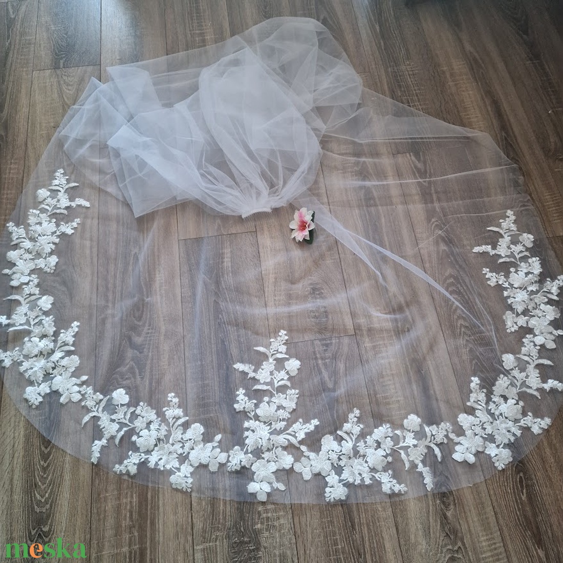 FTY141 - 1 rétegű, hímzett virágos, csipkés szélű FEHÉR, 3 méteres menyasszonyi fátyol  - esküvő - kiegészítők - fátyol - Meska.hu