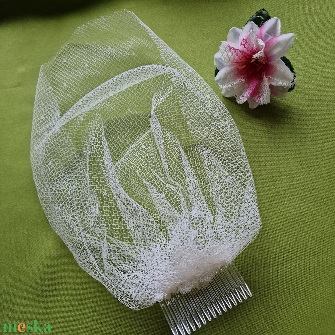 Esküvő FTY140 -  Menyasszonyi Organza virágos, fésűvel ellátott fehér arcfátyol, kalitkafátyol - esküvő - kiegészítők - fátyol - Meska.hu