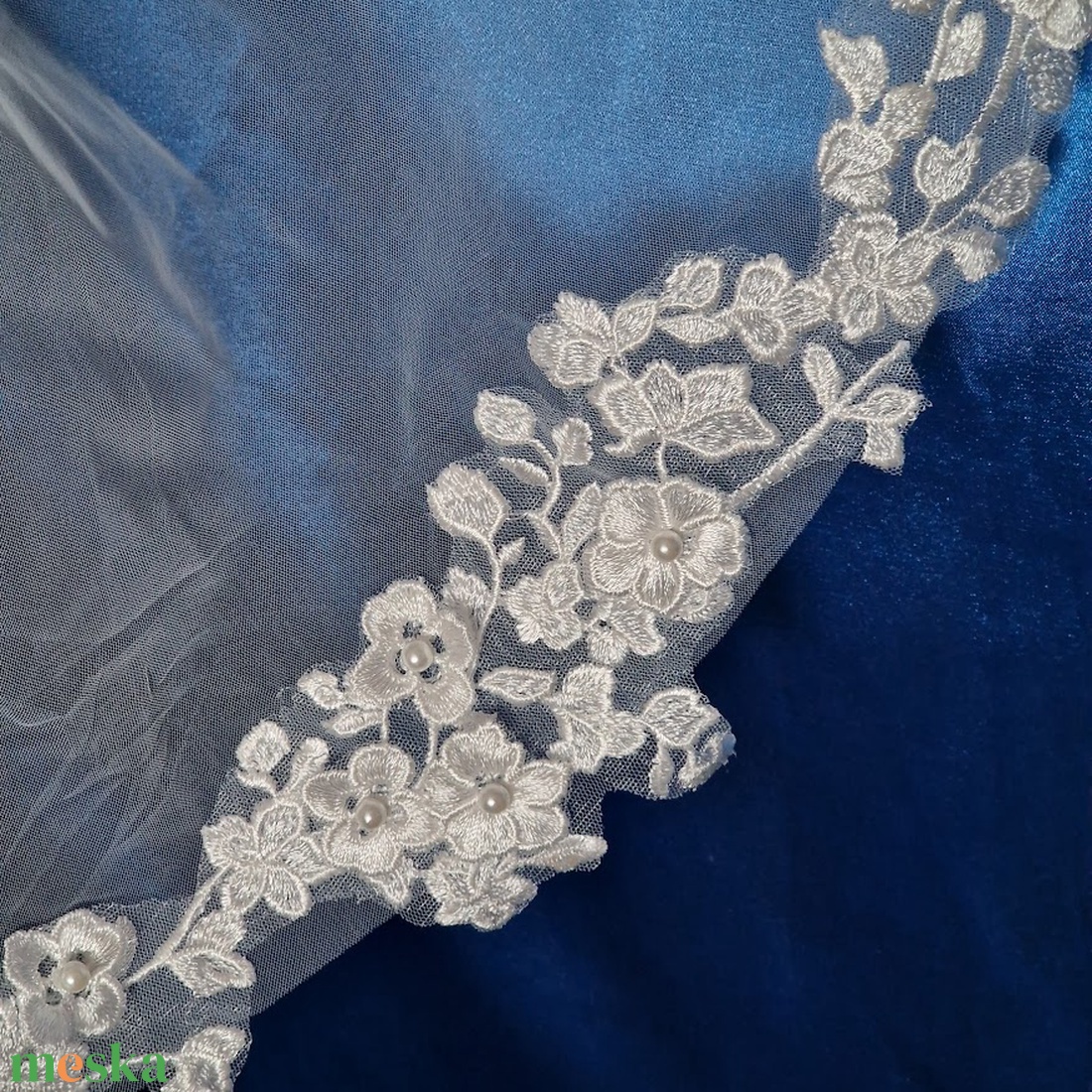 FTY146 - 1 rétegű, csipkésszélű, gyöngyözött, EKRÜ menyasszonyi fátyol 95x150cm - esküvő - kiegészítők - fátyol - Meska.hu