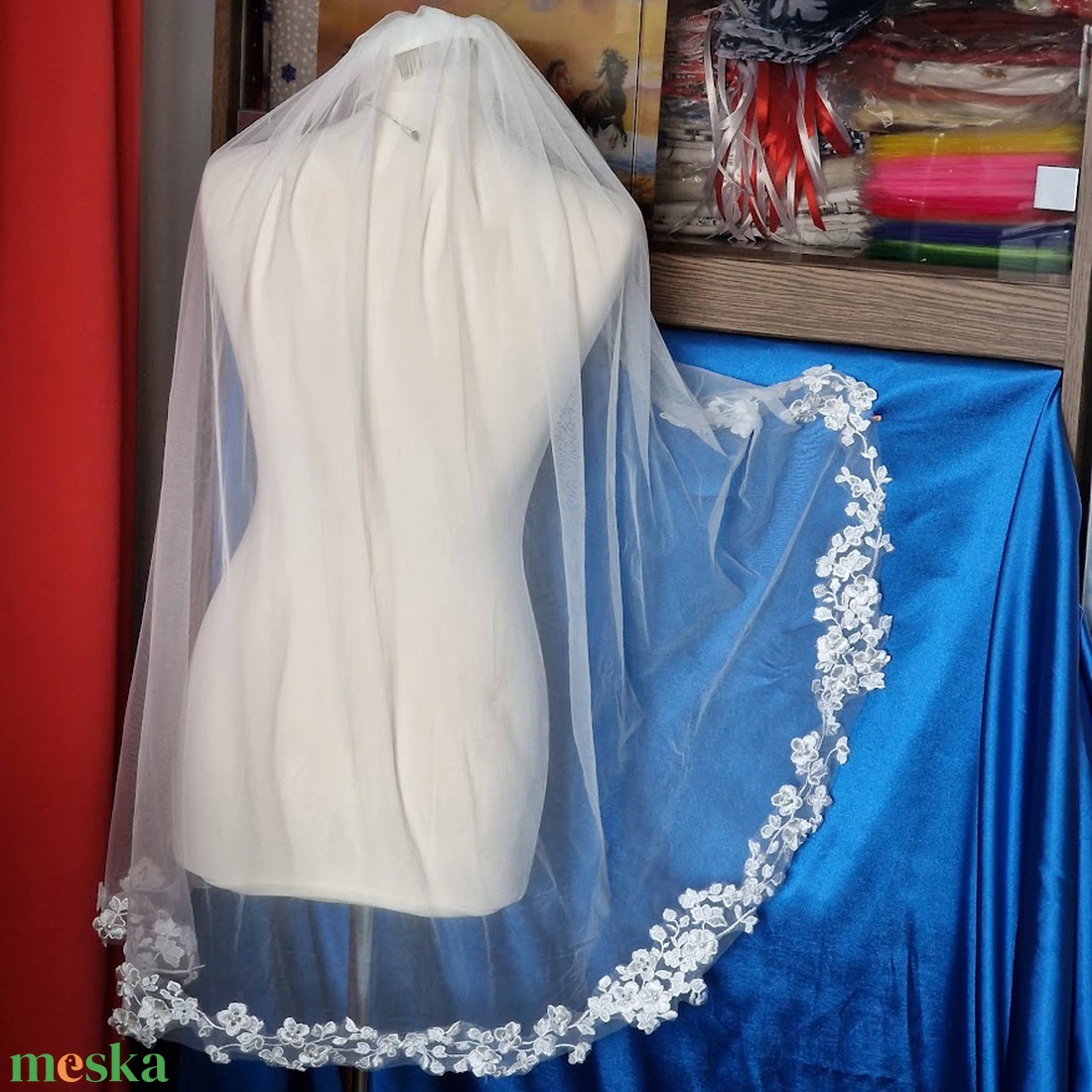 FTY146 - 1 rétegű, csipkésszélű, gyöngyözött, EKRÜ menyasszonyi fátyol 95x150cm - esküvő - kiegészítők - fátyol - Meska.hu