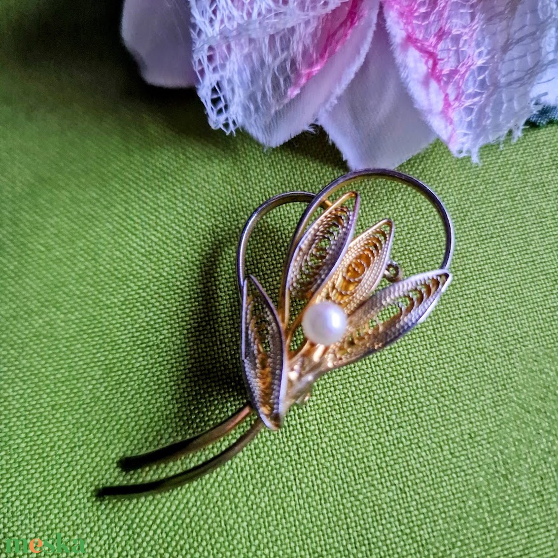 Kitűző, bross BRO443 - Antik hatású arany gyöngyös levelek 53x28mm - ékszer - kitűző és bross - Meska.hu