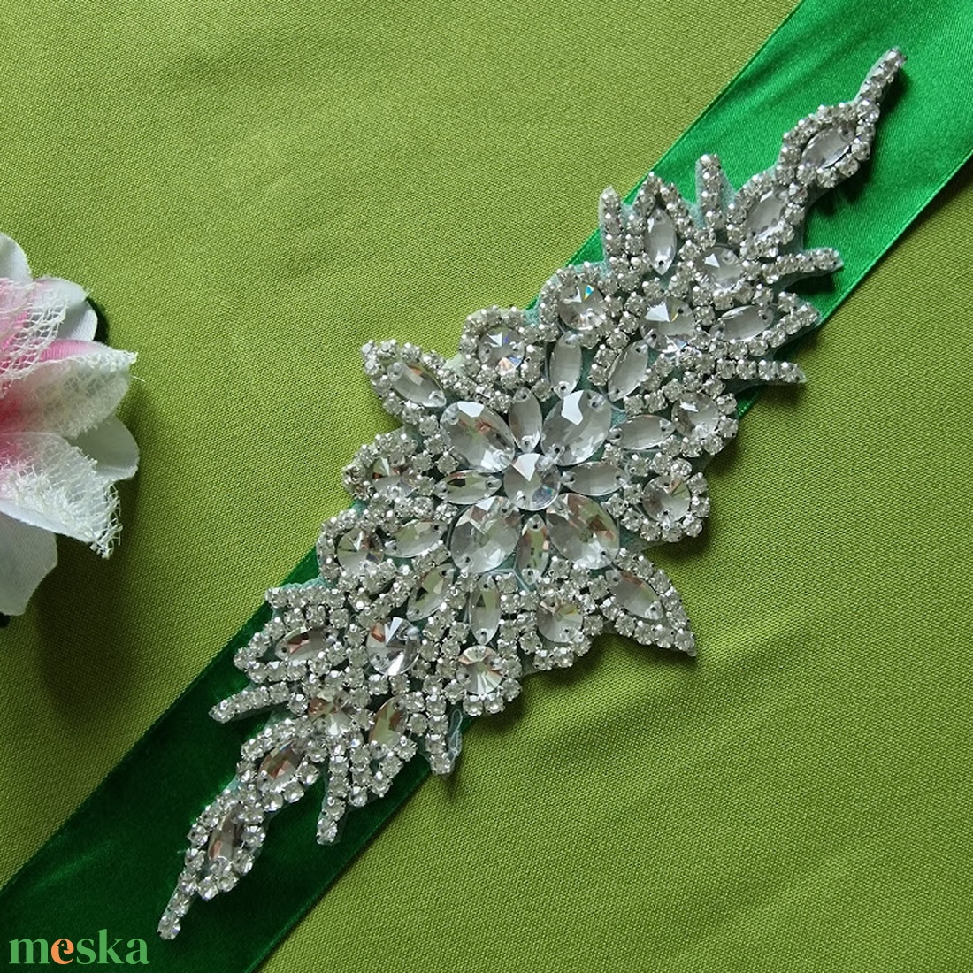 ESKÜVŐ MÖV27 � Kézzel varrt strasszköves menyasszonyi öv 25x10cm - esküvő - kiegészítők - öv & pánt - Meska.hu