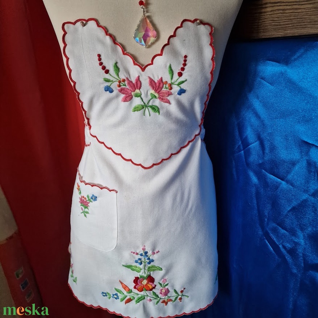 OTT99 - Kalocsai mintás hímzett konyhai kötény - hand made - otthon & életmód - konyhafelszerelés, tálalás - konyhai textil - kötény - Meska.hu