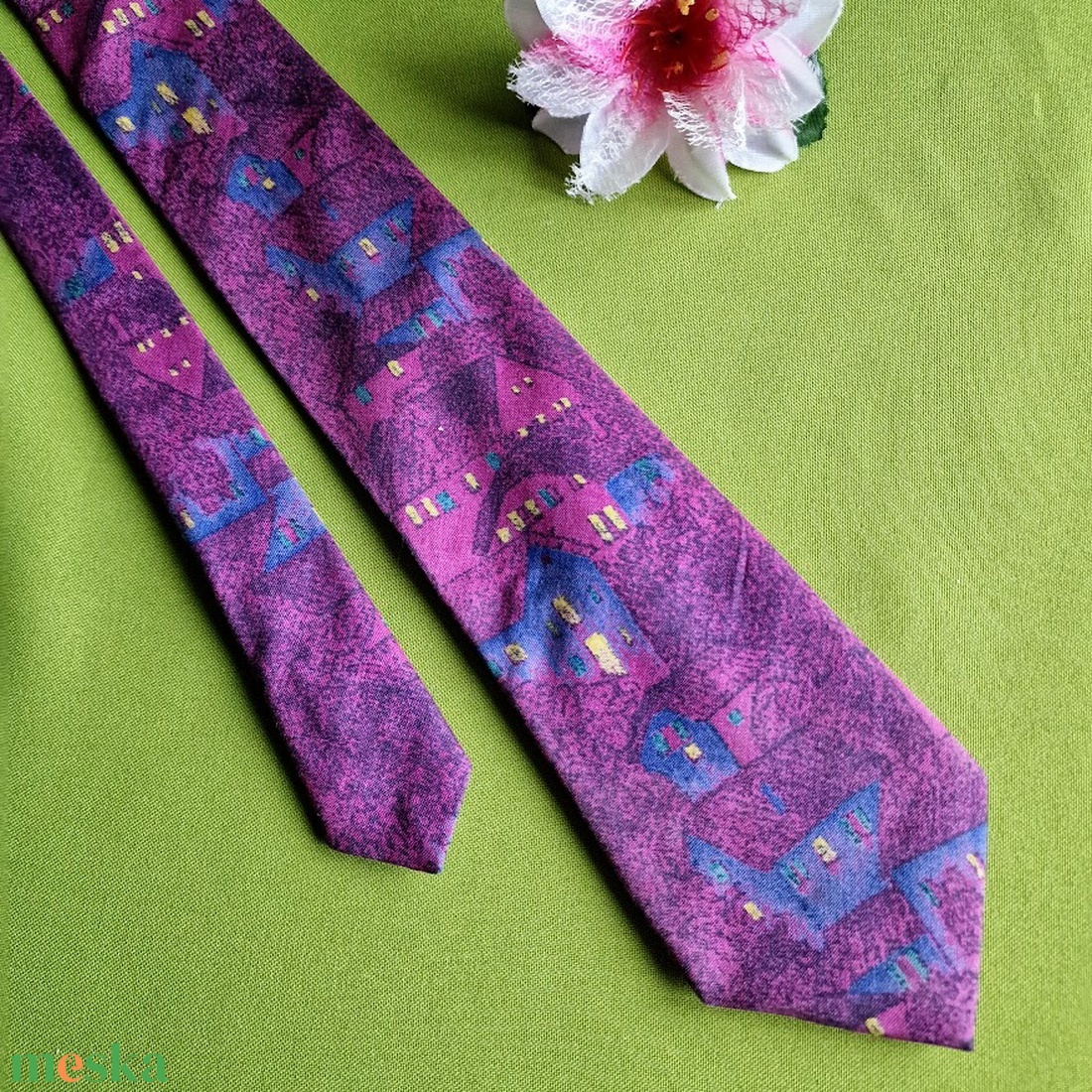 ESKÜVŐ NYK108 - Selyem nyakkendő -  lila alpon kék ház minta - esküvő - kiegészítők - nyakkendő - Meska.hu