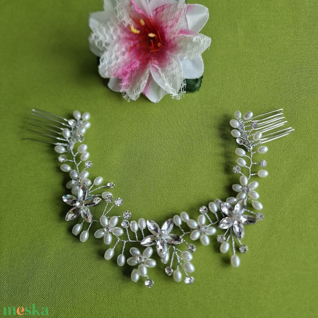 ESKÜVŐ HAD226 - Menyasszonyi kristályköves virágok, gyöngyös, dupla hajfésűs hajdísz - esküvő - hajdísz - fésűs hajdísz - Meska.hu