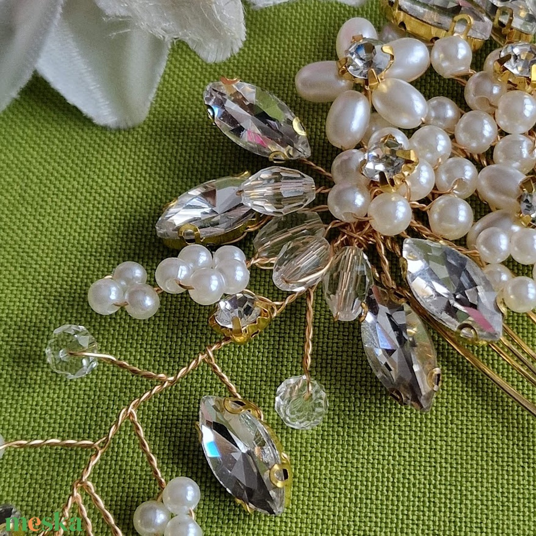 ESKÜVŐ HAD251 - Menyasszonyi kristályköves, gyöngy virágos hajfésű, hajdísz  - esküvő - hajdísz - fésűs hajdísz - Meska.hu