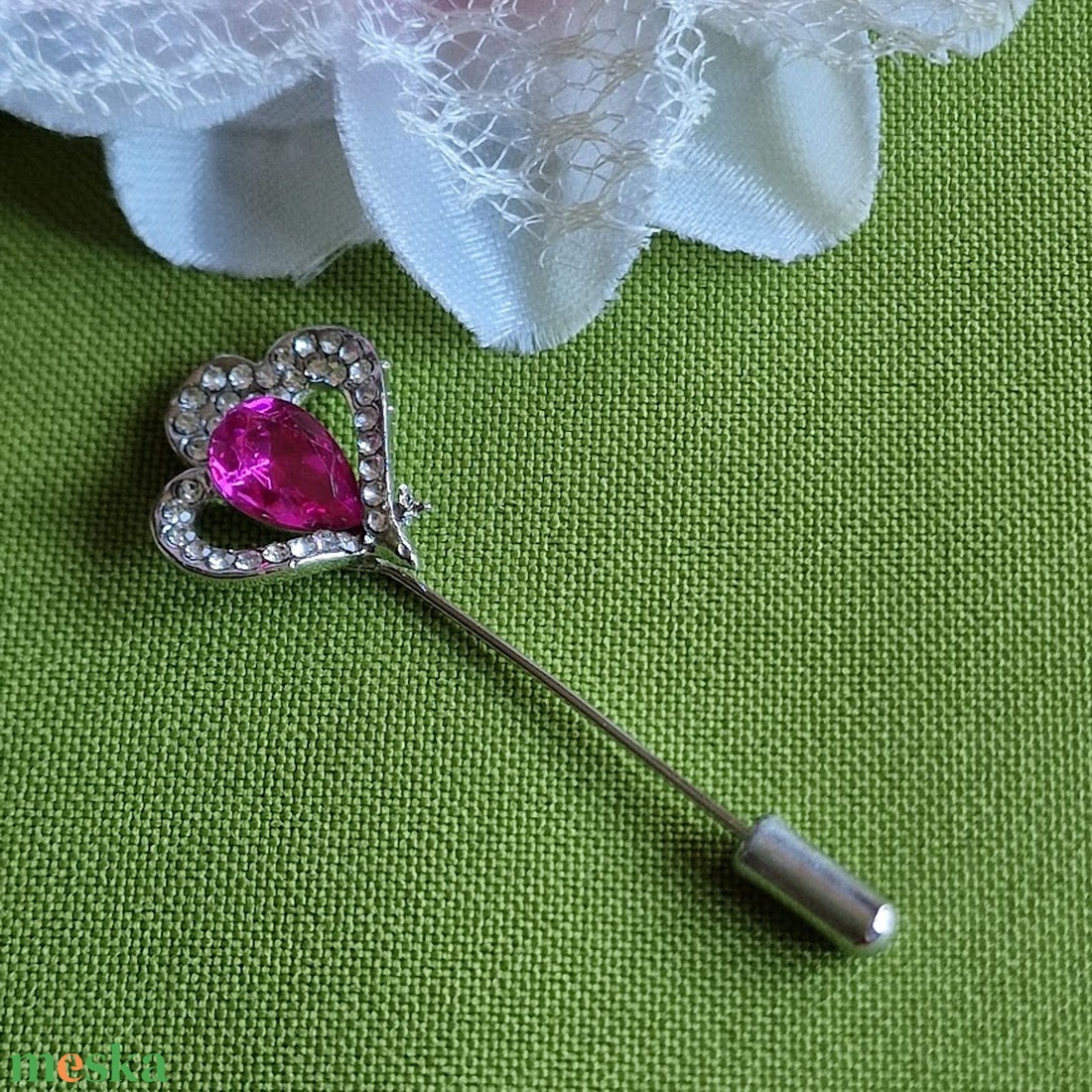Hajtókatű, kitűző HAT01 - Strasszköves dupla szív pink kővel 53x20mm - ékszer - kitűző és bross - Meska.hu