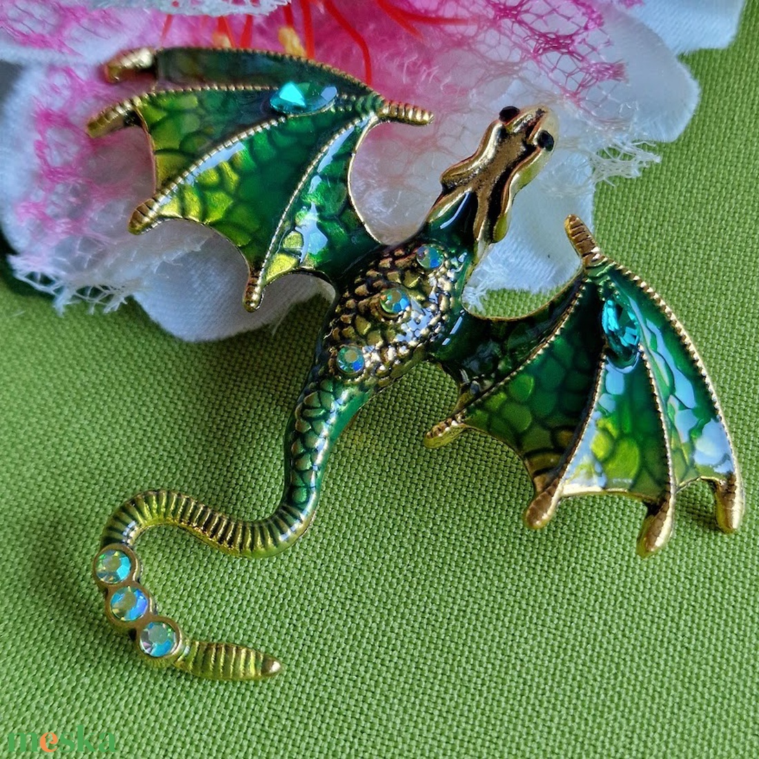 Kitűző, bross BRO269I - Tűzzománcos zöld repülő sárkány kb. 75x65mm - ékszer - kitűző és bross - Meska.hu