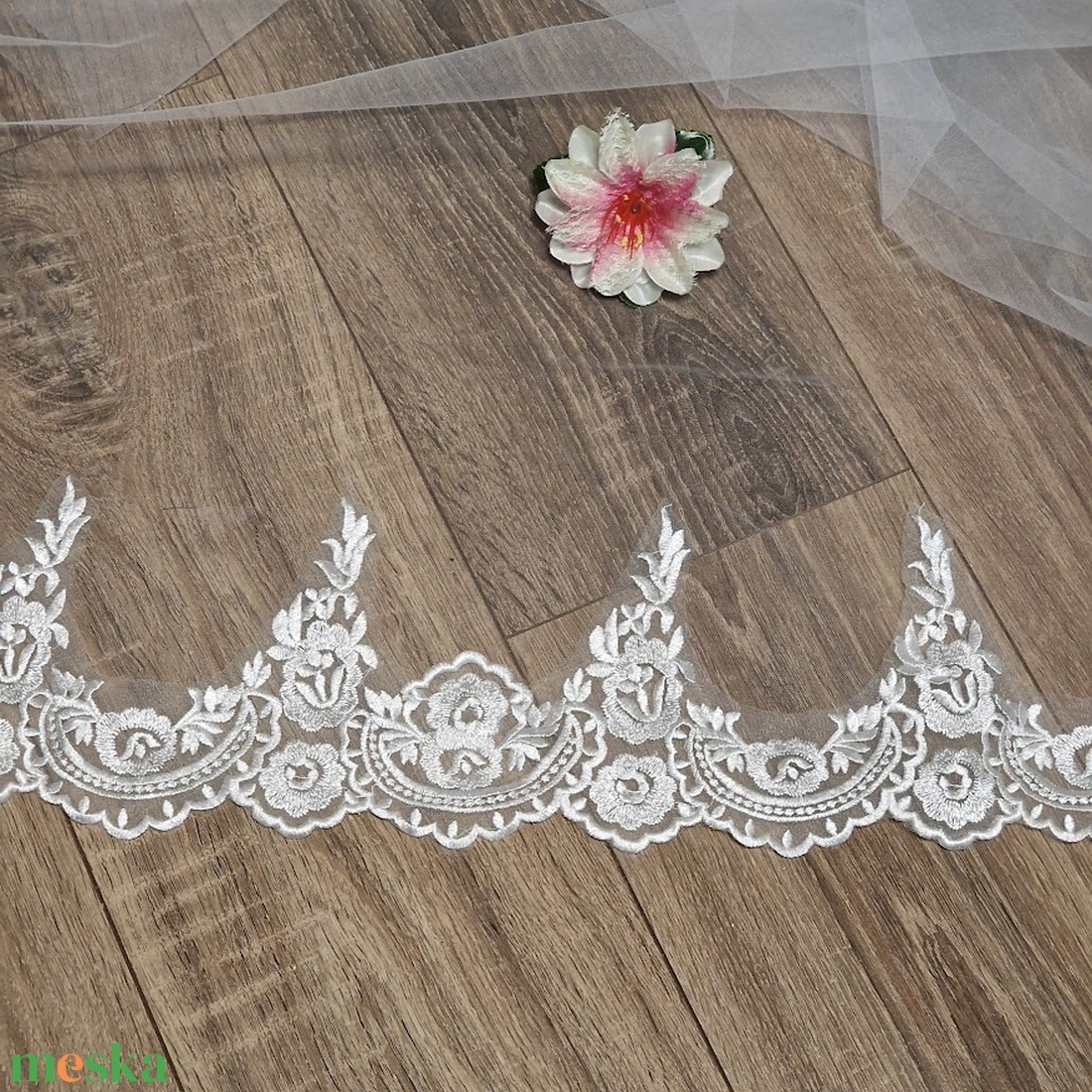 FTY118 - 1 rétegű, hímzett csipkés szélű Hófehér menyasszonyi fátyol 300x150cm - esküvő - kiegészítők - fátyol - Meska.hu