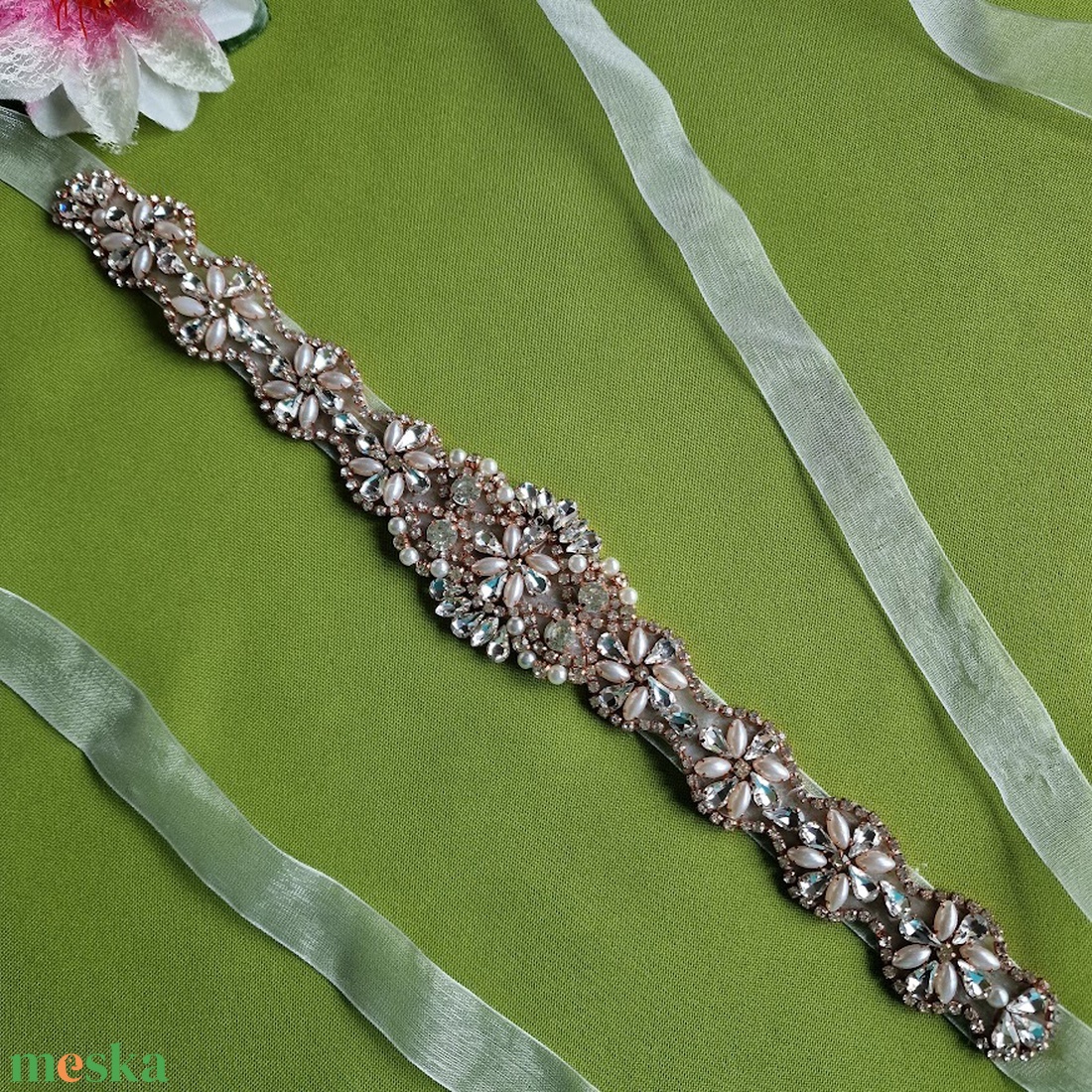 ESKÜVŐ MÖV21B - Rosegold színű strasszköves gyöngyös menyasszonyi öv 35x5 cm szalagon - esküvő - kiegészítők - öv & pánt - Meska.hu