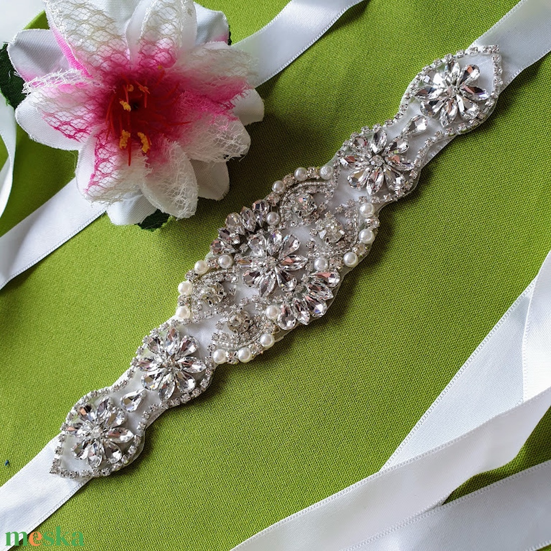 ESKÜVŐ MÖV23 � Strasszos menyasszonyi öv 25x5cm-es választható szatén szalagon - esküvő - kiegészítők - öv & pánt - Meska.hu