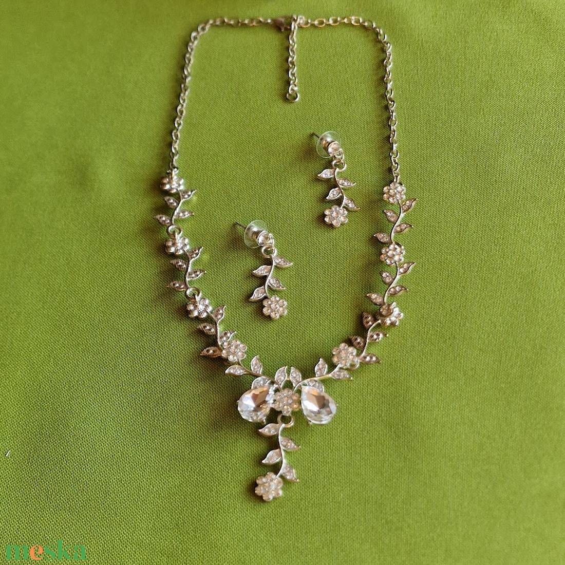 ESKÜVŐ ÉSZ19 � Kristályköves virágos ékszer szett: nyaklánc + fülbevaló - ékszer - ékszerszett - Meska.hu