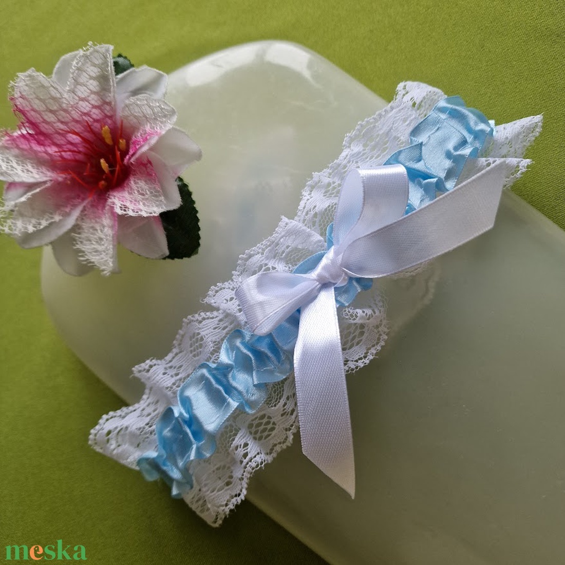 ESKÜVŐ HAK85 - 60mm-es kék, fehér masnis csipke Harisnyakötő, Combcsipke - esküvő - kiegészítők - harisnyatartó & valami kék - Meska.hu