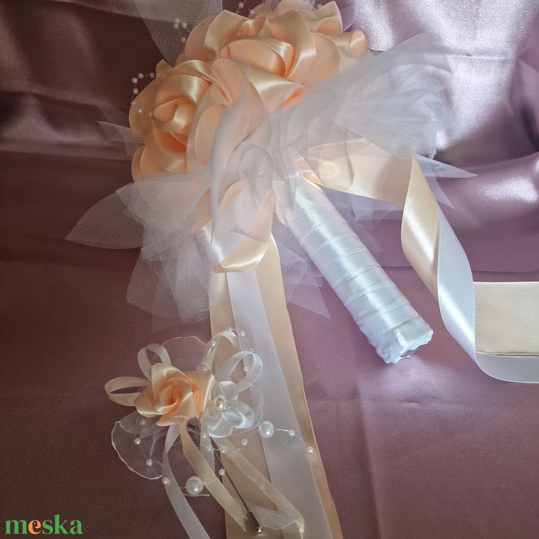 ESKÜVŐ MCS44 � Barack színű menyasszonyi csokor vőlegényi kitűzővel - esküvő - menyasszonyi- és dobócsokor - Meska.hu