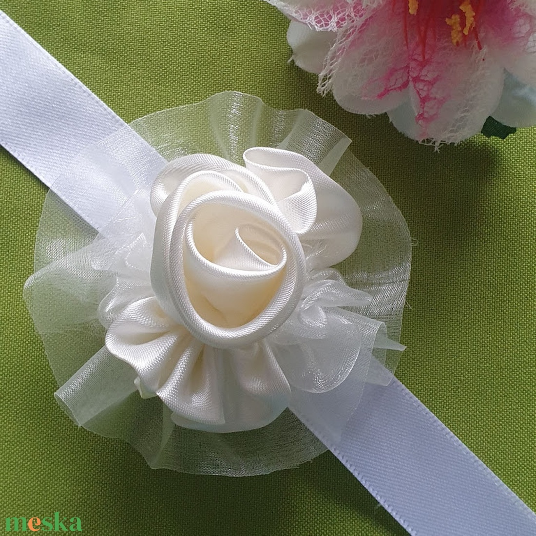 ESKÜVŐ CSD10 - Organza alapú ekrü  organza és szatén rózsás csuklódísz - esküvő - ékszer - karkötő & csuklódísz - Meska.hu