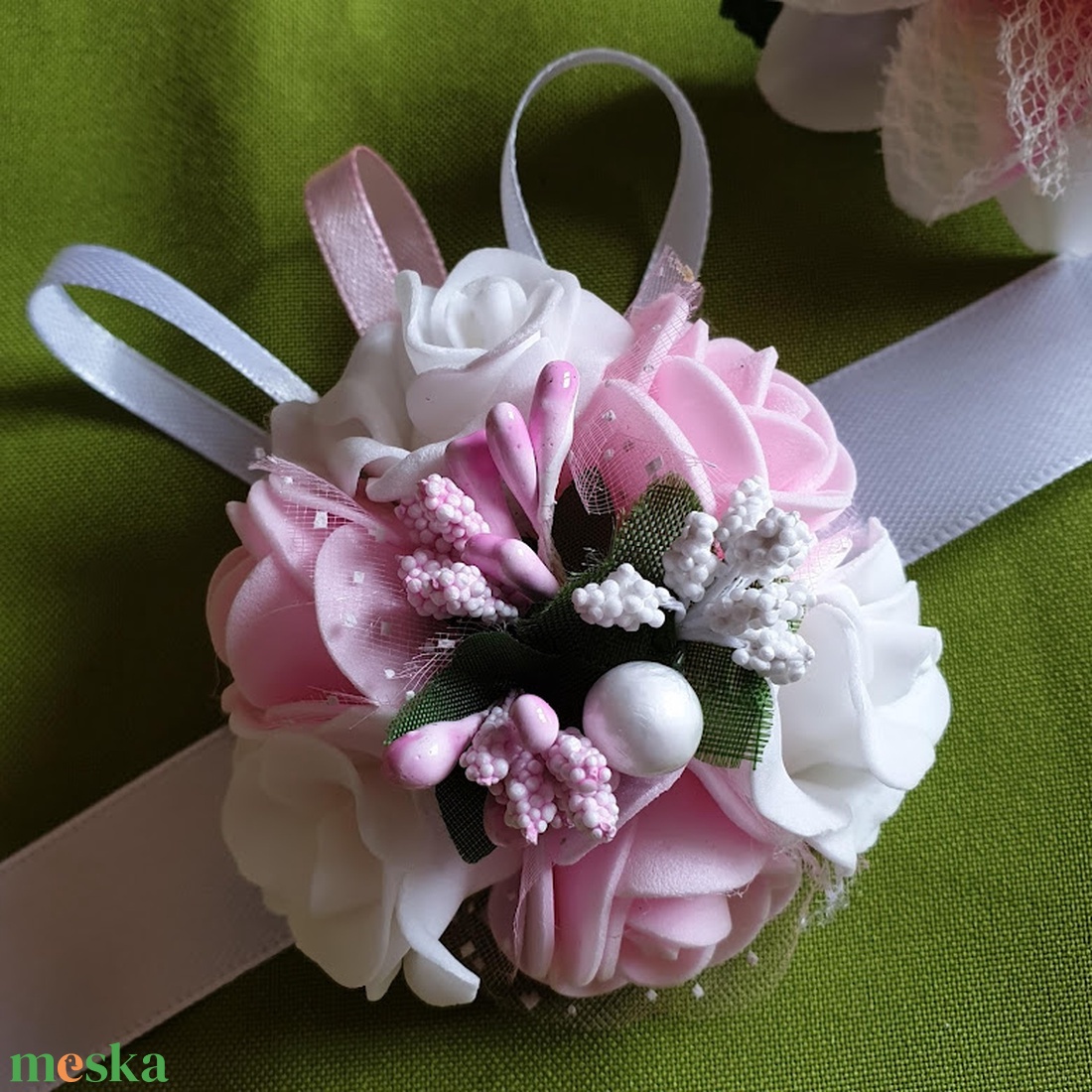 ESKÜVŐ CSD19 - Rózsaszín és fehér habvirágból készült csuklódísz - esküvő - ékszer - karkötő & csuklódísz - Meska.hu