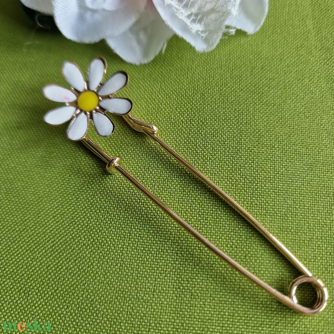 Kitűző, bross BRO389 - Margaréta virágos biztosítótű 25x80mm - ékszer - kitűző és bross - Meska.hu
