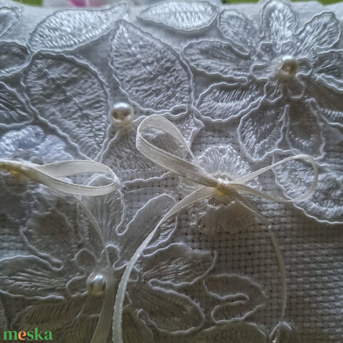 ESKÜVŐ GYP33 - Ekrü 18x14cm-es csipkés, gyöngyös, masnis gyűrűpárna  - esküvő - esküvői ceremónia - gyűrűtartó & gyűrűpárna - Meska.hu