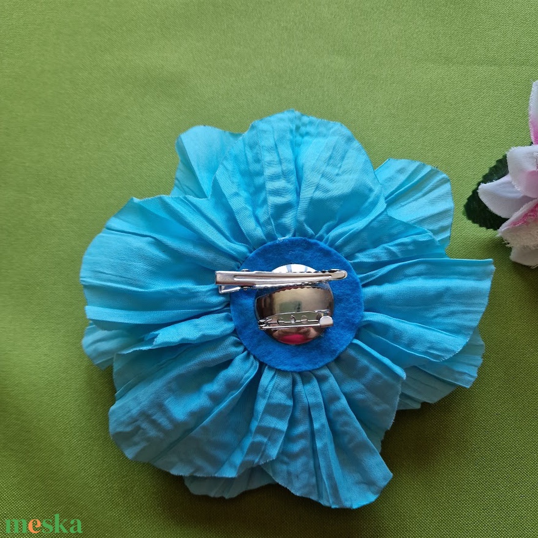 ESKÜVŐ BCS18 - Kitűző, bross, hajcsat - türkizkék színű textil virág, rózsa kb. 15cm  - esküvő - kiegészítők - kitűző - Meska.hu