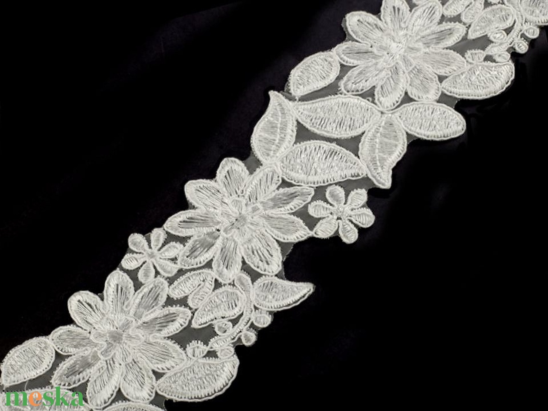 70SCS42 - 70mm-mes Hímzett törtfehér paszomány / csipke Organza szalagon - kellékek & szerszámok - rövidáru - szalag, pánt - csipke, csipkeszalag - Meska.hu