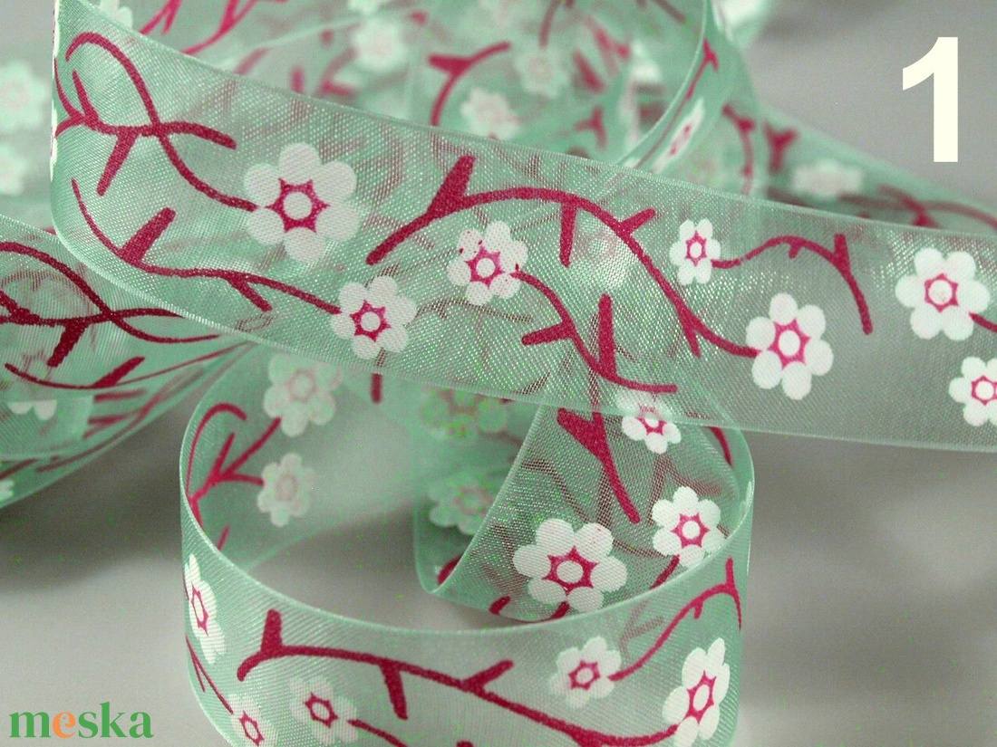 22SZOM08 - 22mm-es virág mintás organza szalag - zöld - kellékek & szerszámok - méteráru - dekorációs alapanyag - Meska.hu