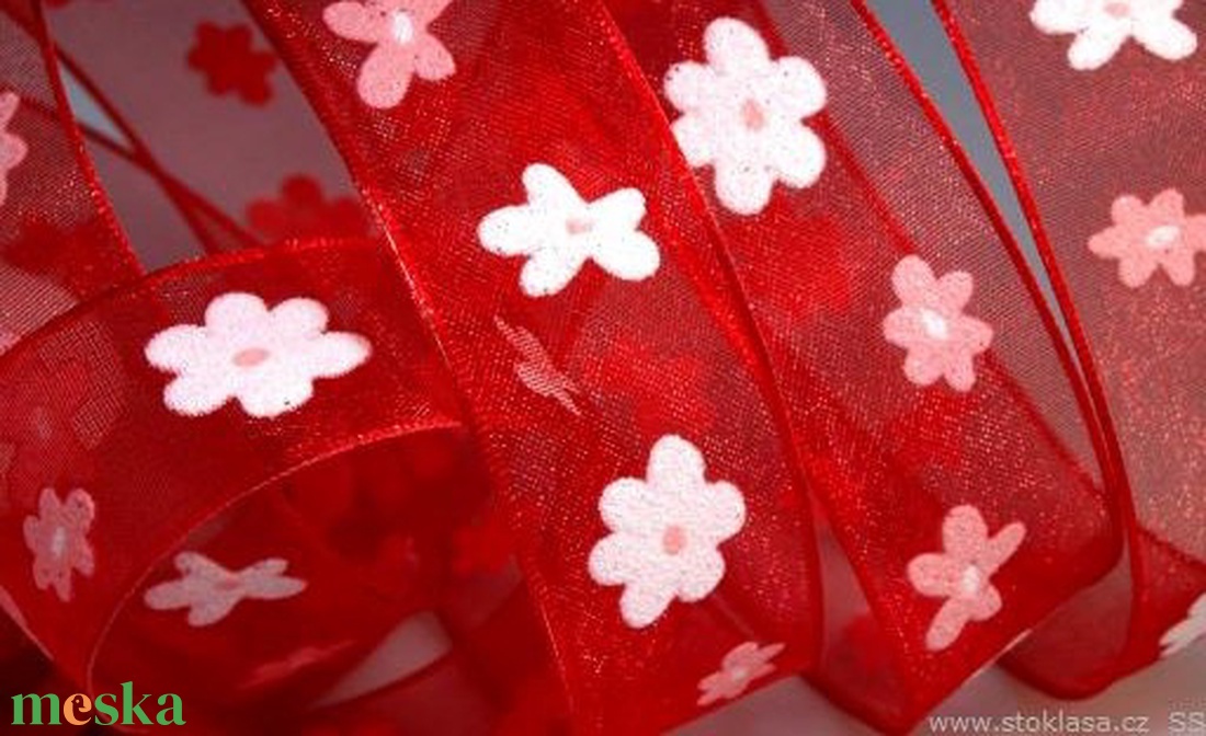 25SZOM10 - 25mm-es virág mintás organza szalag - piros alap - kellékek & szerszámok - méteráru - dekorációs alapanyag - Meska.hu
