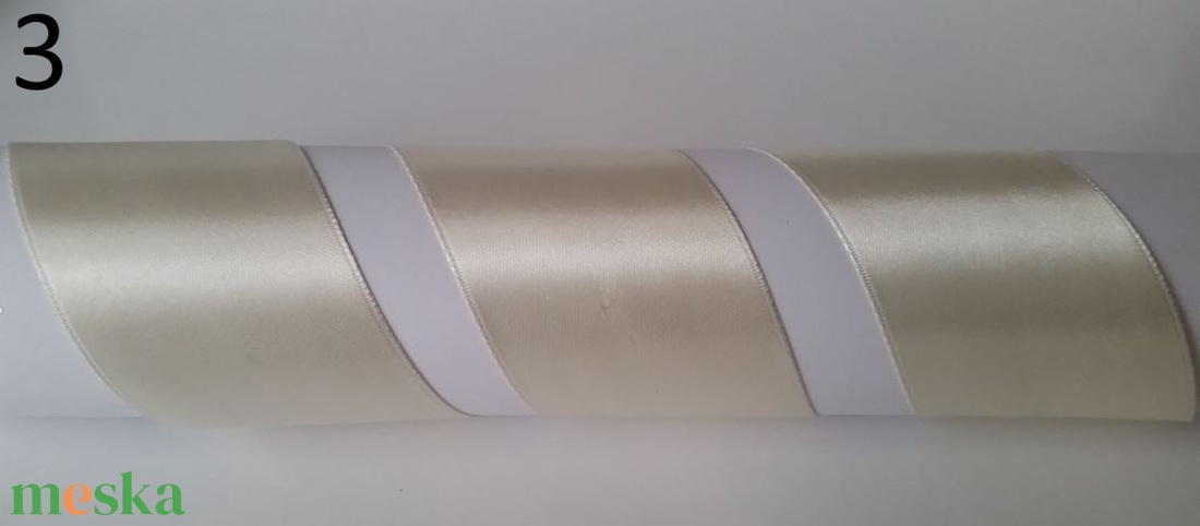 40SZS03 - 40mm-es szatén szalag � krém 3. - kellékek & szerszámok - méteráru - dekorációs alapanyag - Meska.hu